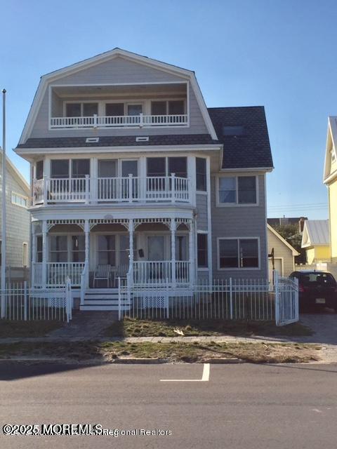 Building Photo - 2002 Ocean Ave N Unit REAR 1 BED APT