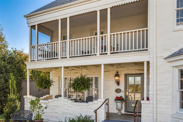 3105 Mockingbird Ln