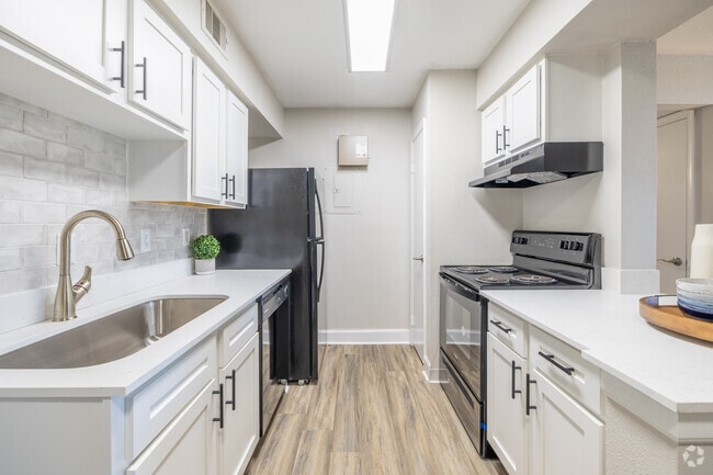 1BR, 1BA - 675SF - Kitchen