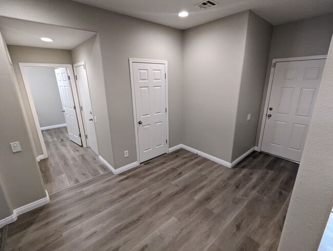 Photo - 2782 Lochleven Way