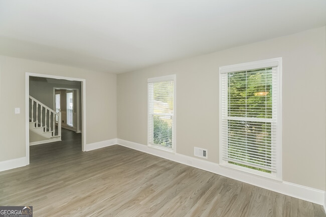 Photo - 5501 Reynard Trail