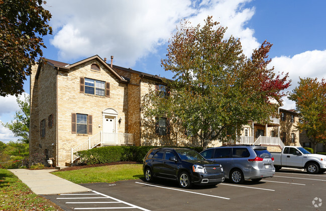 Laurelwood Apartments and Townhouses - Laurelwood Apartments and Townhouses