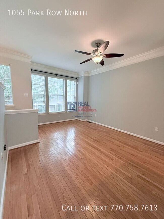 Photo - 1055 Park Row N