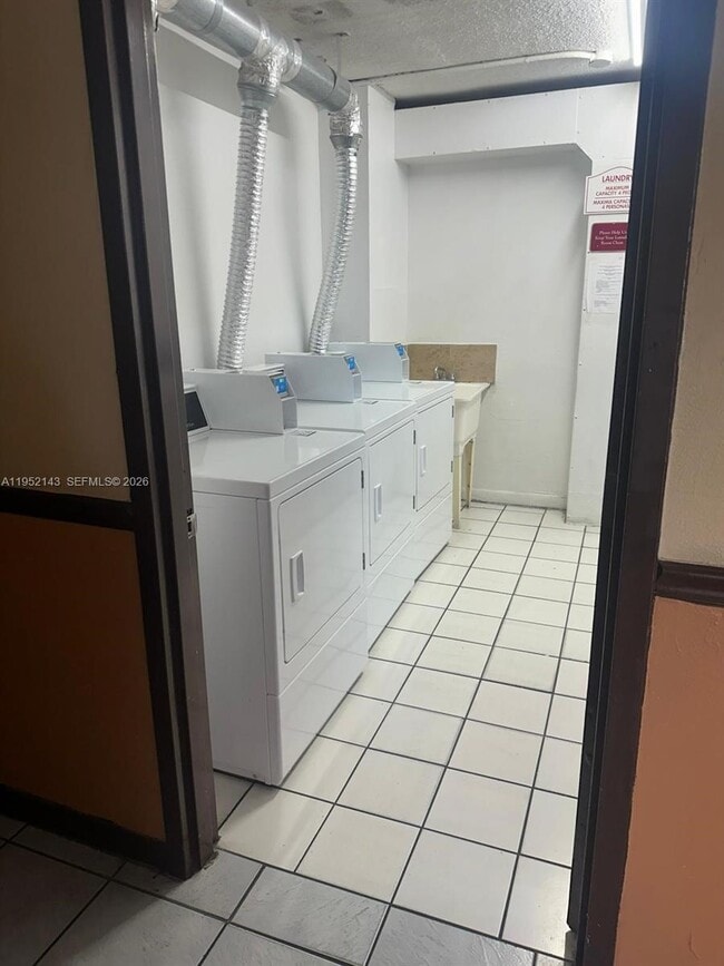 Photo - 8145 NW 7th St Unidad 307