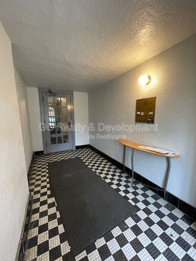 Photo - 7512 N Claremont Ave Unidad 2