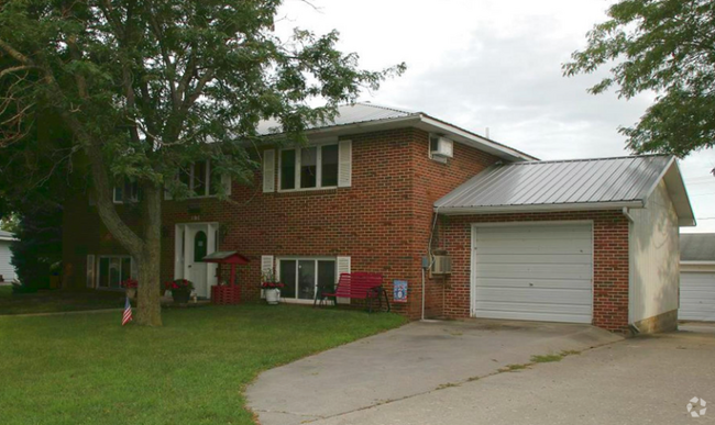 Building Photo - 161 Maple Dr Unit 1 Rental