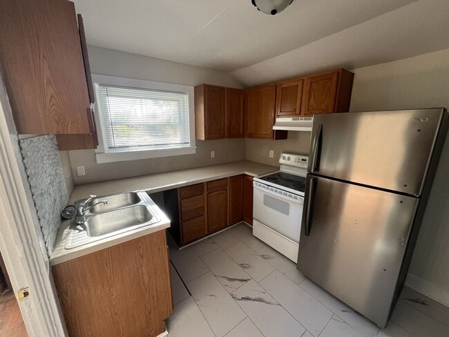 Photo - 526 E Eighth Street Unit 526 E Eighth Street B