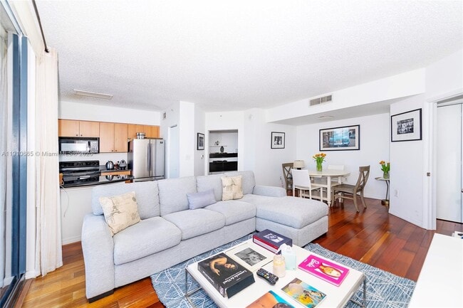 Photo - 1330 West Ave Unidad 3104