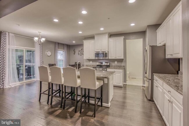 Photo - 728 Falcon Ln