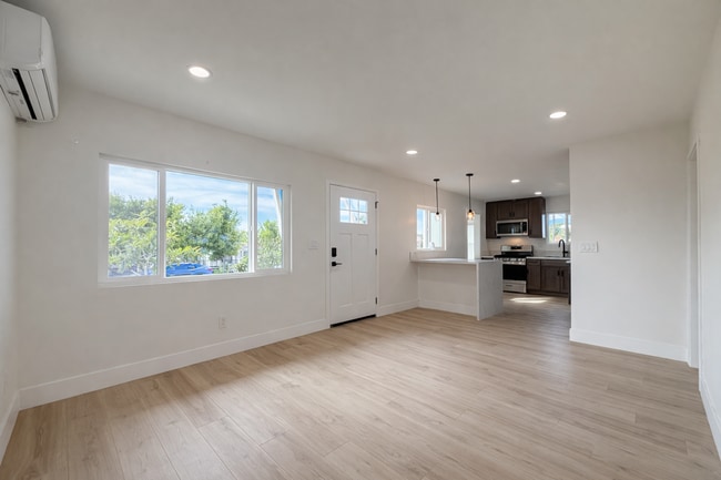 Photo - 1609-1611 Burton Street Unidad 1611 Burton Street