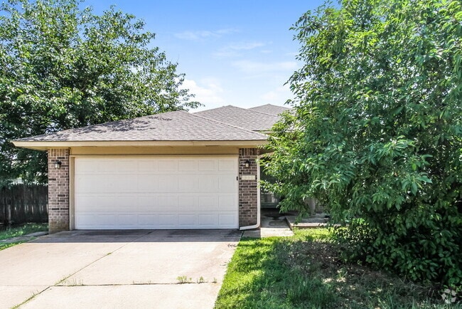 Building Photo - 6004 SE 82nd Cir Rental
