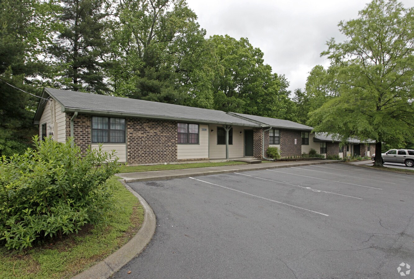 Forest Oaks Apartments - Forest Oaks Apartments
