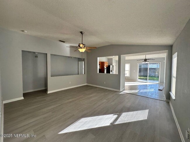 Photo - 348 Bostwick Cir