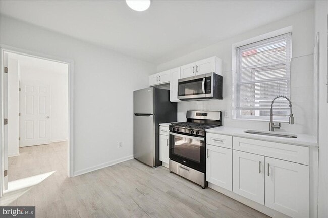 Photo - 1418 W Erie Ave