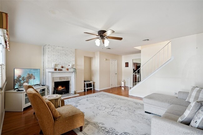 Photo - 88 E Valley Stream Blvd Unit 7