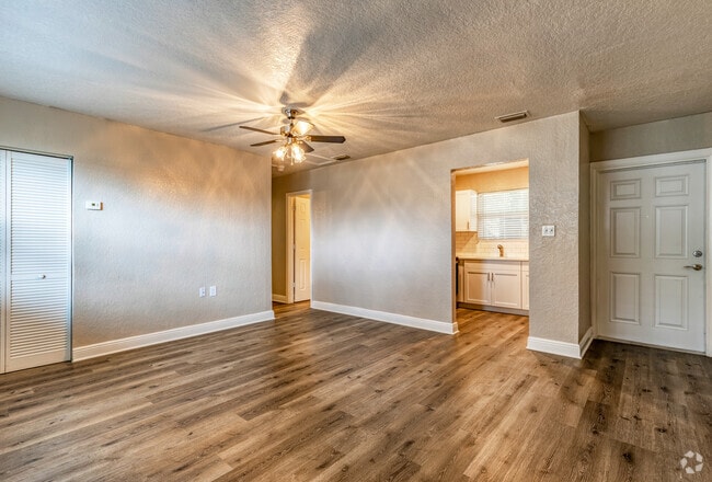 2BR, 1BA - 700SF - Parkland II - Upgraded - Woodlawn Park Apartments