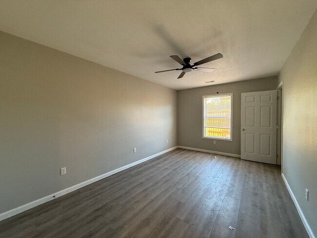 Photo - 156 Perseverance Dr Unit 1