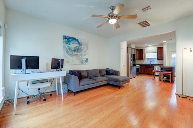 Building Photo - 2206 Naomi St