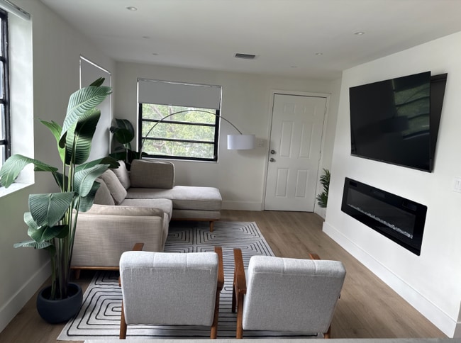 Photo - 1716 SW 11th St Unidad 4