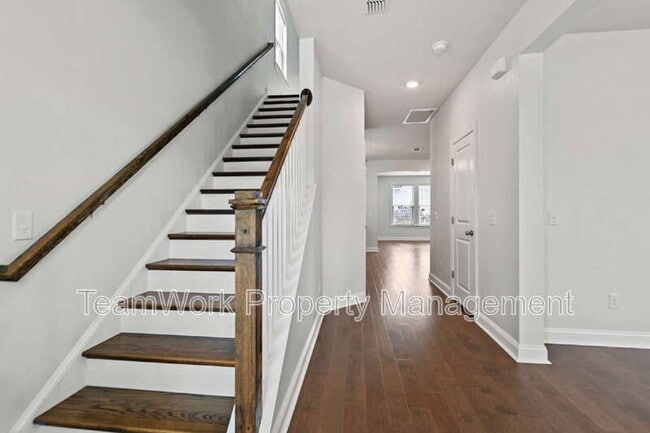 Photo - 165 Rowans Creek Dr