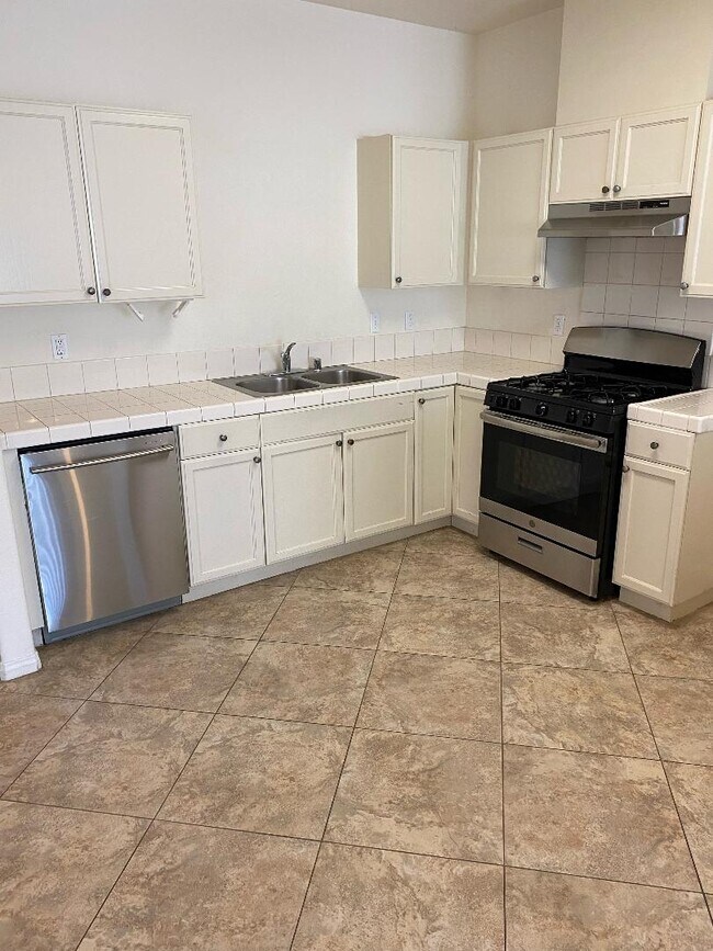 Photo - 28160 Landau Blvd