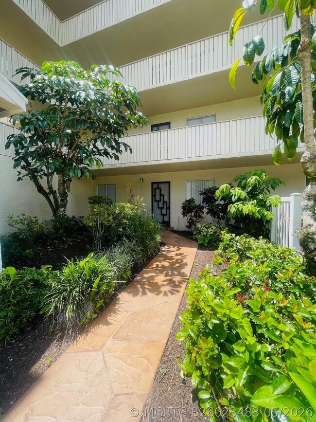7286 Huntington Ln Unidad 105