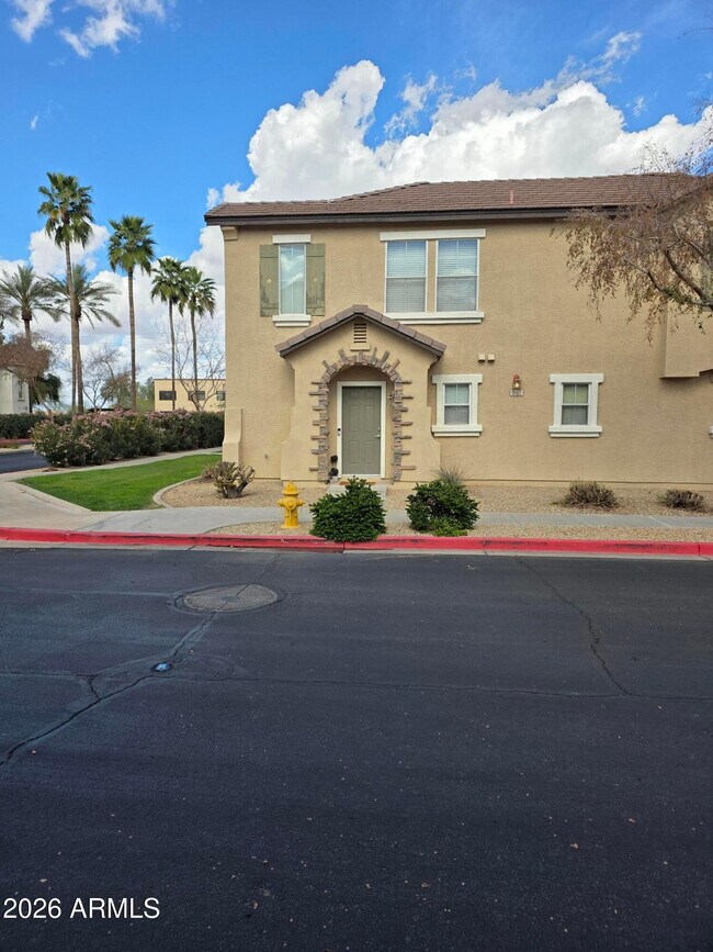 Building Photo - 942 W Aspen Way