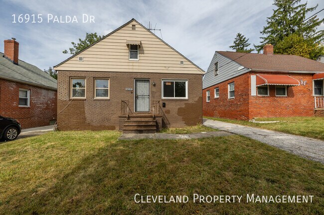 Newly renovated Brick Cape Cod - Newly renovated Brick Cape Cod House