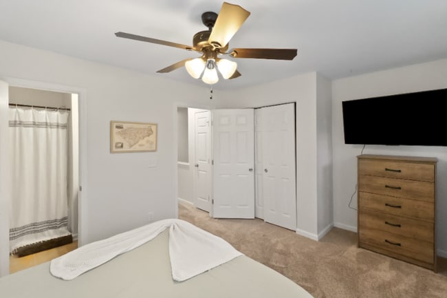 Photo - 100-100 Stratford Lakes Dr