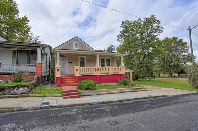 Photo - 1023 W 37th St