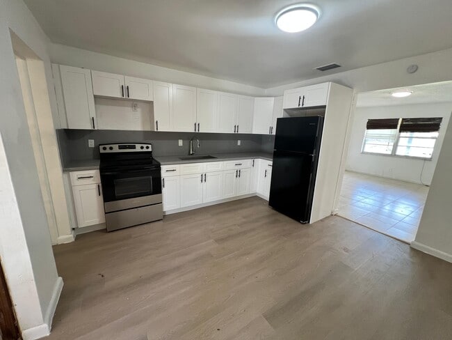 Photo - 3321-3321 Grove Rd