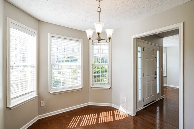 Photo - 1416 Sprucedale Dr