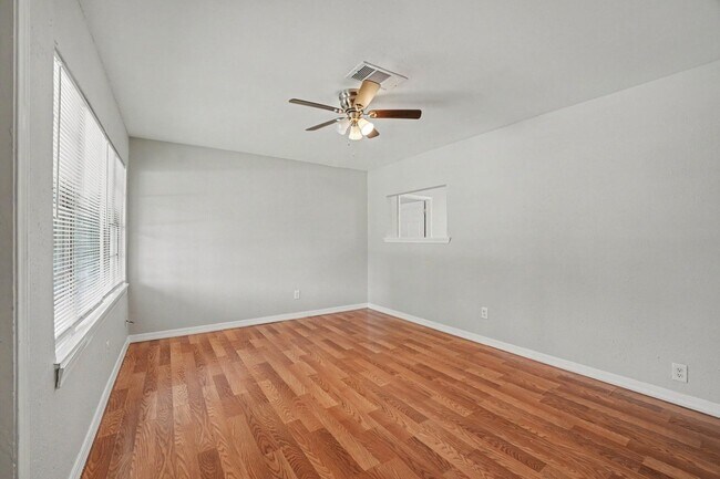 Photo - 8433 Woodlyn Rd