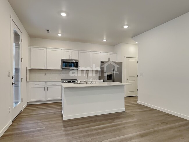 Photo - 5245 Turnstone St SE