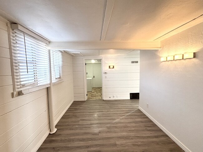 Photo - 119 E Leslie Ave