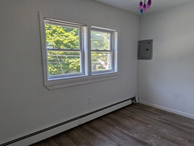 Photo - 581 Proctor Ave Unit 3