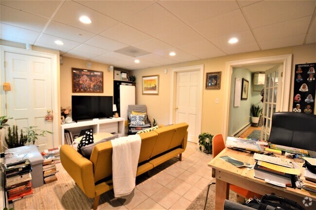 Building Photo - 25 Kilsyth Rd Unit B Rental