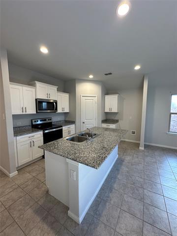 Photo - 1902 Skylar Ln