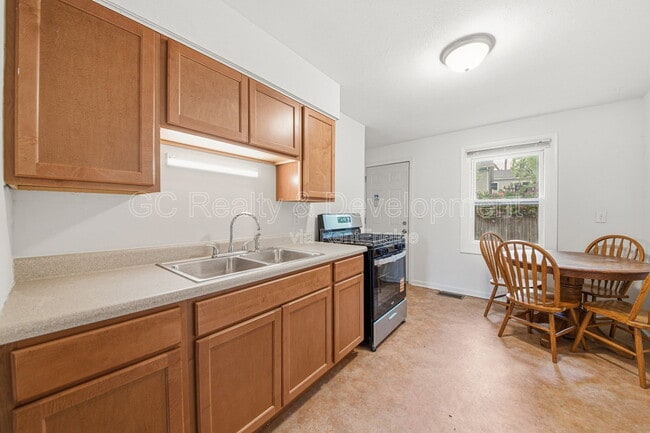 Photo - 913-913 3rd St Unidad 907