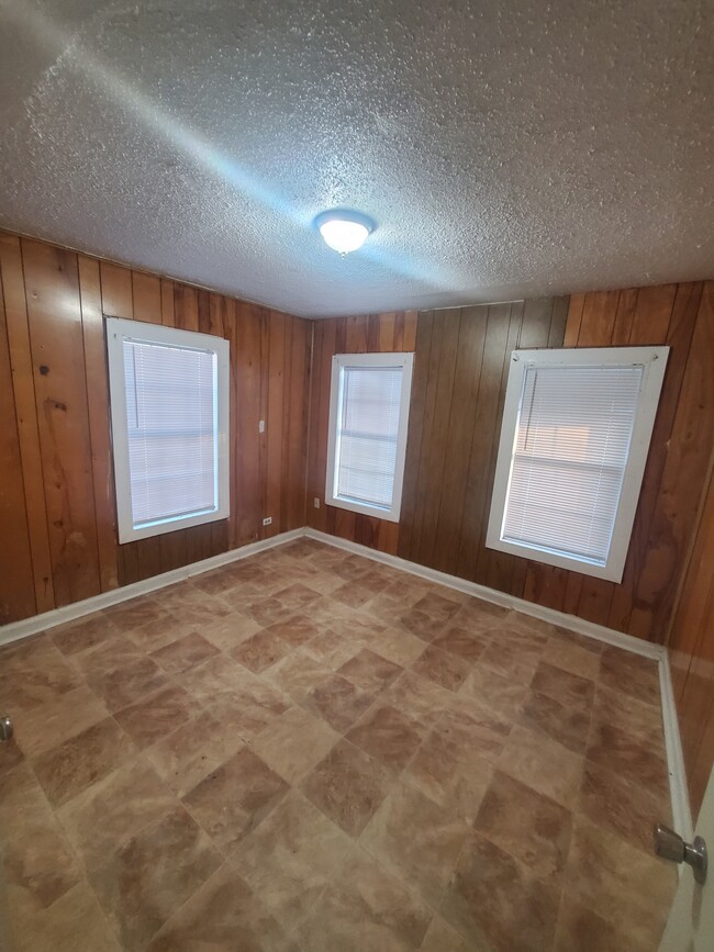 Photo - 463 Linares St