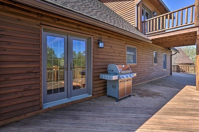 Photo - 428 Summit Woods Rd