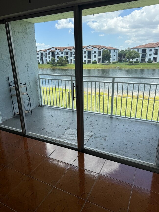 Building Photo - 9373 Fontainebleau Blvd Rental