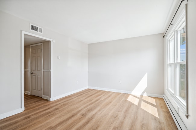 Photo - 119 W Orndorff Dr