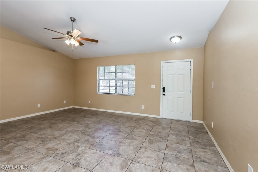 Photo - 18359 Hawthorne Rd House