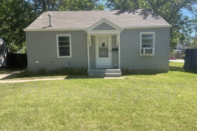 Photo - 2040 SW Medford Ave Casa