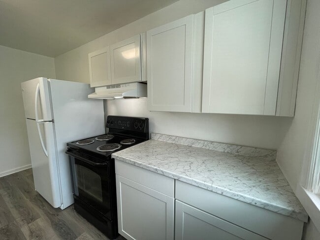 Photo - Charming Second Floor 1-Bedroom Close to Peninsula Park! Unit C