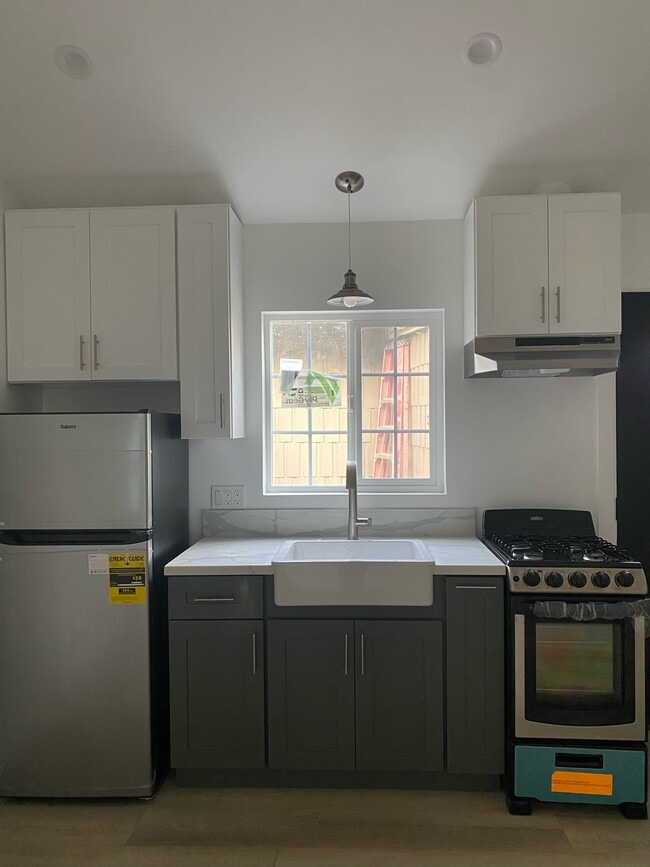 Building Photo - 1521 Ramona Ave Rental