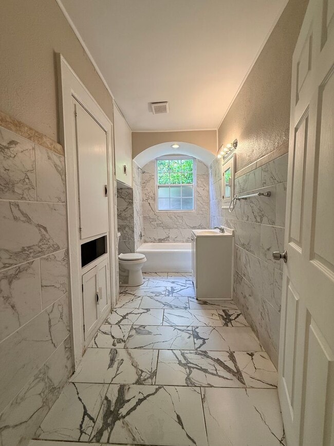 Photo - For Rent- 3 Bedrooms, 1 bath