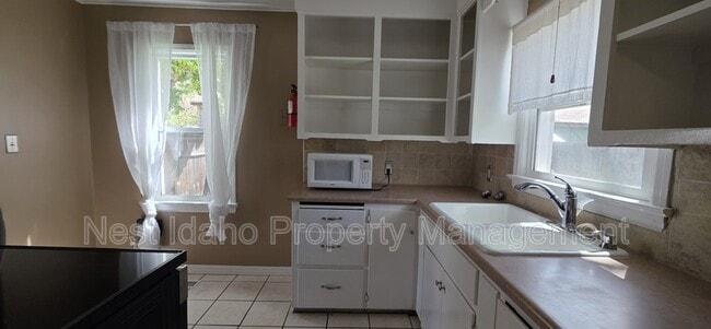 Photo - 1628 S Reinhart Dr