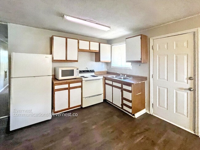 Photo - 835 Clark St